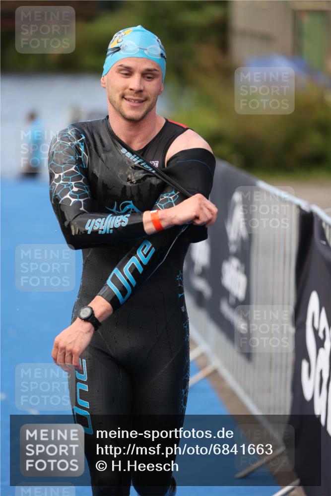 25.08.2024 - Elbe Triathlon Hamburg H.Heesch http://msf.ph/oto/6841663 25.08.2024 08:44:42 Schwimmen 80, 120, 124, 134, 145, 152, 161, 166, 169, 186, 188, 197 meine-sportfotos.de