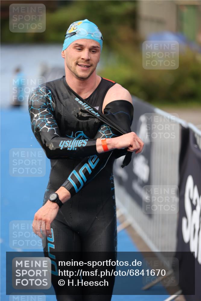 25.08.2024 - Elbe Triathlon Hamburg H.Heesch http://msf.ph/oto/6841670 25.08.2024 08:44:42 Schwimmen 80, 120, 124, 134, 145, 152, 161, 166, 169, 186, 188, 197 meine-sportfotos.de