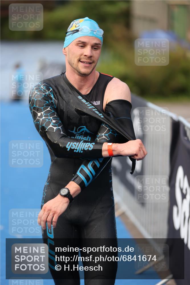 25.08.2024 - Elbe Triathlon Hamburg H.Heesch http://msf.ph/oto/6841674 25.08.2024 08:44:42 Schwimmen 80, 120, 124, 134, 145, 152, 161, 166, 169, 186, 188, 197 meine-sportfotos.de