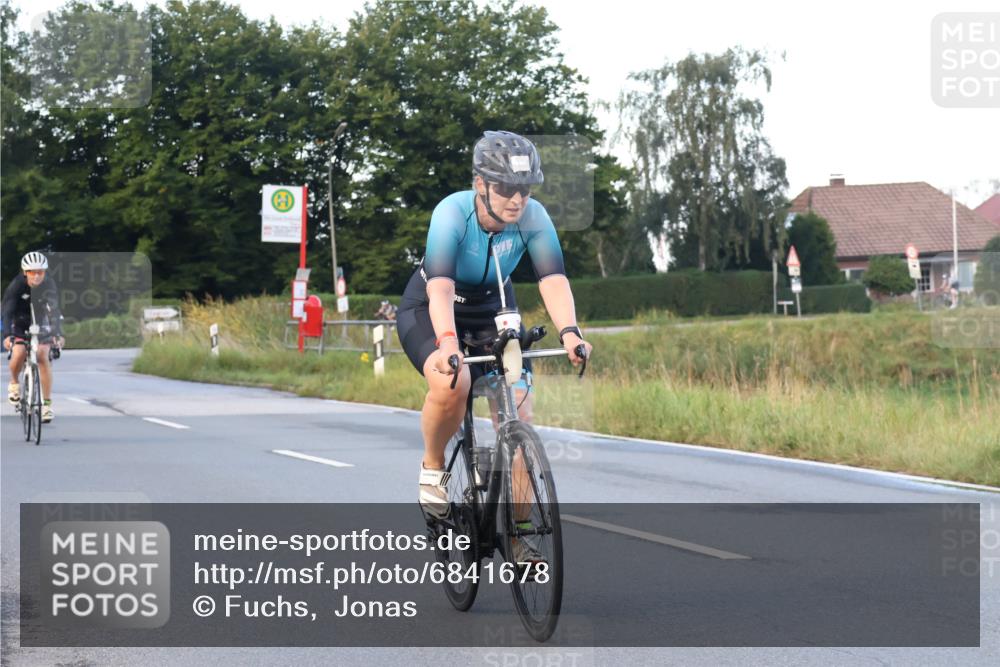 25.08.2024 - Elbe Triathlon Hamburg Fuchs,  Jonas http://msf.ph/oto/6841678 25.08.2024 08:57:55 Radfahren 136, 125, 146, 83 meine-sportfotos.de