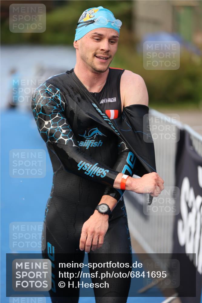 25.08.2024 - Elbe Triathlon Hamburg H.Heesch http://msf.ph/oto/6841695 25.08.2024 08:44:42 Schwimmen 80, 120, 124, 134, 145, 152, 161, 166, 169, 186, 188, 197 meine-sportfotos.de