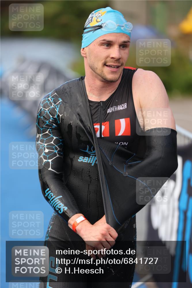 25.08.2024 - Elbe Triathlon Hamburg H.Heesch http://msf.ph/oto/6841727 25.08.2024 08:44:42 Schwimmen 80, 120, 124, 134, 145, 152, 161, 166, 169, 186, 188, 197 meine-sportfotos.de