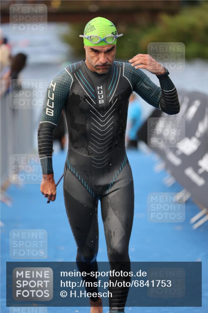 25.08.2024 - Elbe Triathlon Hamburg H.Heesch http://msf.ph/oto/6841753 25.08.2024 08:44:54 Schwimmen 120, 124, 166, 168, 169, 188, 197 meine-sportfotos.de