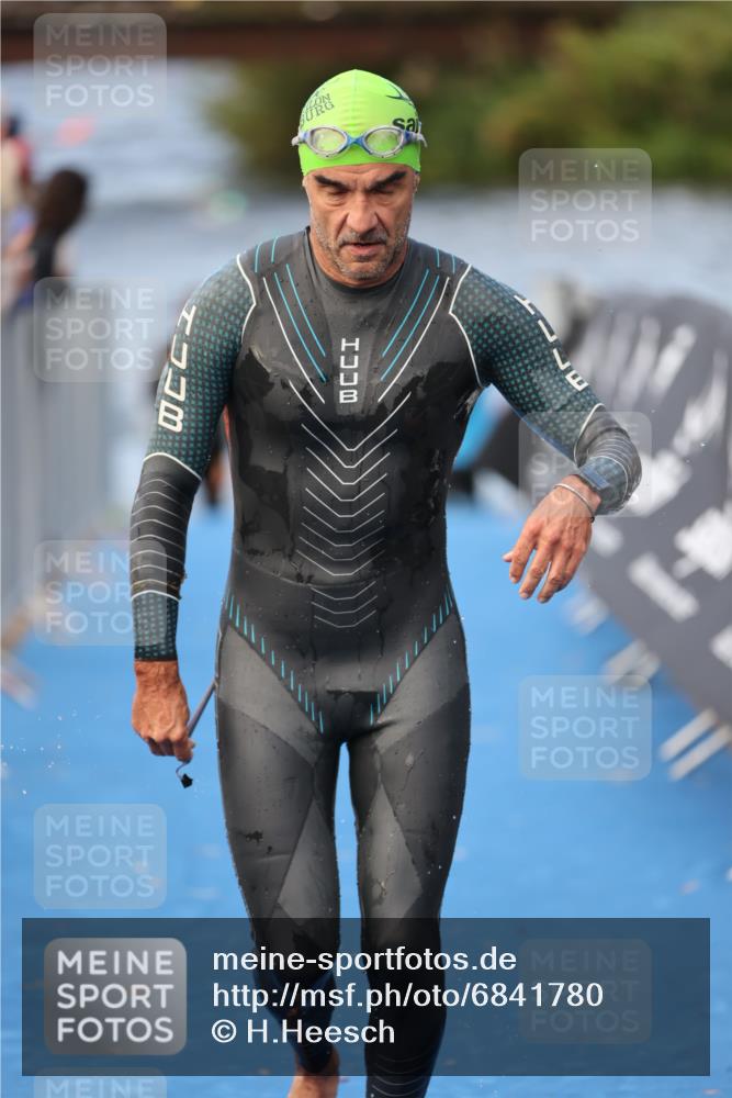 25.08.2024 - Elbe Triathlon Hamburg H.Heesch http://msf.ph/oto/6841780 25.08.2024 08:44:54 Schwimmen 120, 124, 166, 168, 169, 188, 197 meine-sportfotos.de