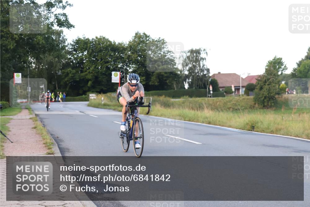 25.08.2024 - Elbe Triathlon Hamburg Fuchs,  Jonas http://msf.ph/oto/6841842 25.08.2024 08:58:06 Radfahren 113, 137 meine-sportfotos.de