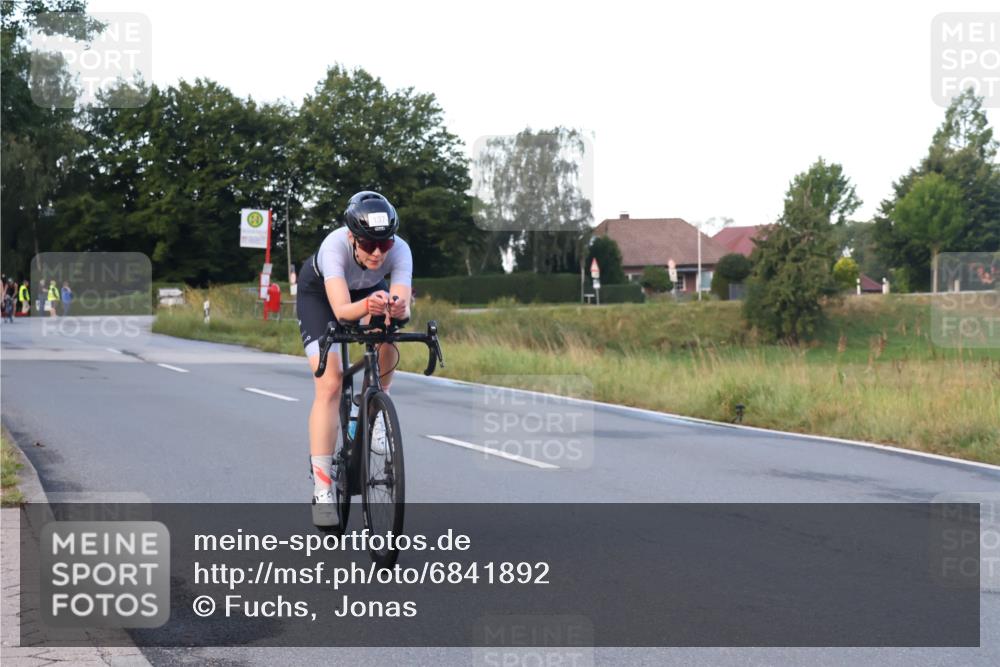 25.08.2024 - Elbe Triathlon Hamburg Fuchs,  Jonas http://msf.ph/oto/6841892 25.08.2024 08:58:09 Radfahren 113, 137, 123 meine-sportfotos.de