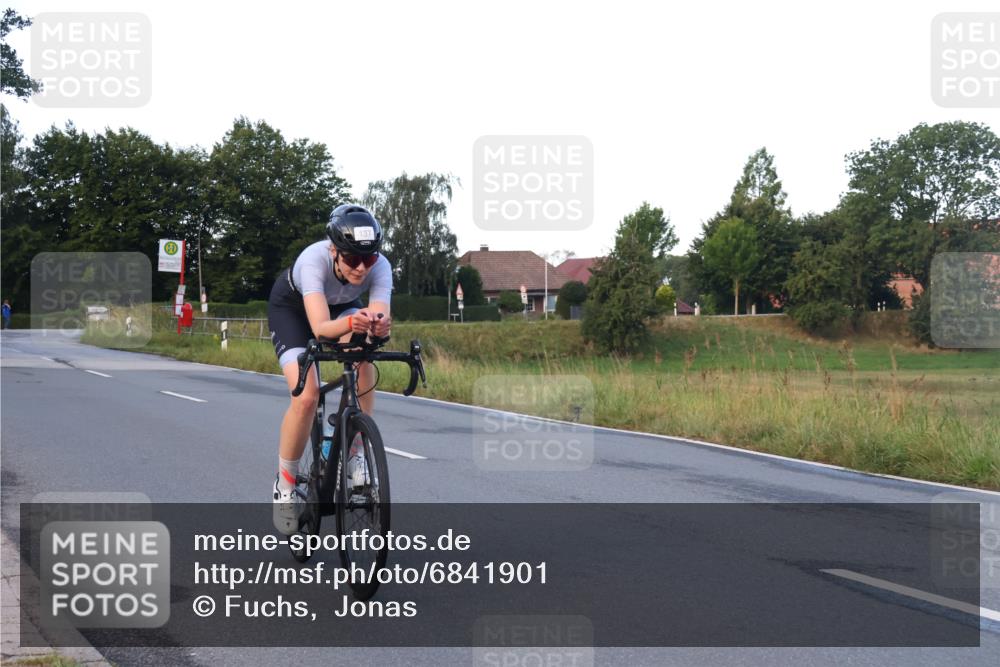 25.08.2024 - Elbe Triathlon Hamburg Fuchs,  Jonas http://msf.ph/oto/6841901 25.08.2024 08:58:09 Radfahren 113, 137, 123 meine-sportfotos.de