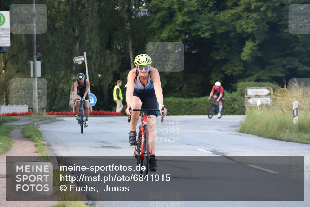 25.08.2024 - Elbe Triathlon Hamburg Fuchs,  Jonas http://msf.ph/oto/6841915 25.08.2024 08:58:12 Radfahren 137, 123, 114, 87 meine-sportfotos.de