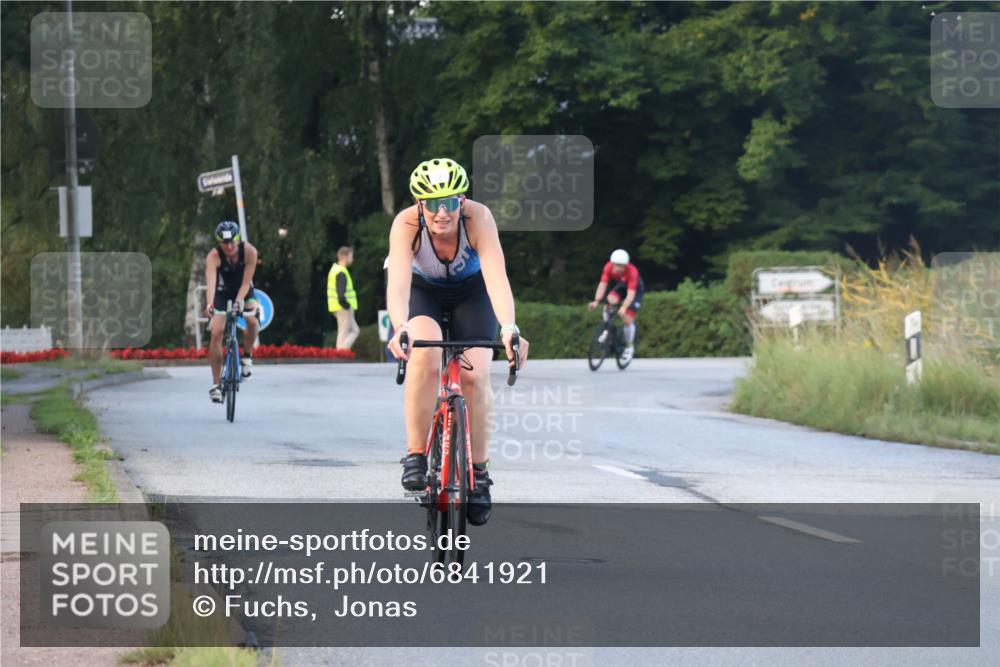 25.08.2024 - Elbe Triathlon Hamburg Fuchs,  Jonas http://msf.ph/oto/6841921 25.08.2024 08:58:12 Radfahren 137, 123, 114, 87 meine-sportfotos.de