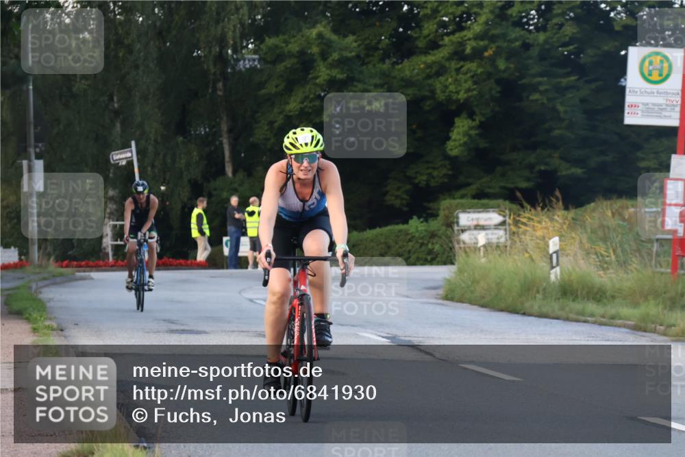 25.08.2024 - Elbe Triathlon Hamburg Fuchs,  Jonas http://msf.ph/oto/6841930 25.08.2024 08:58:12 Radfahren 137, 123, 114, 87 meine-sportfotos.de