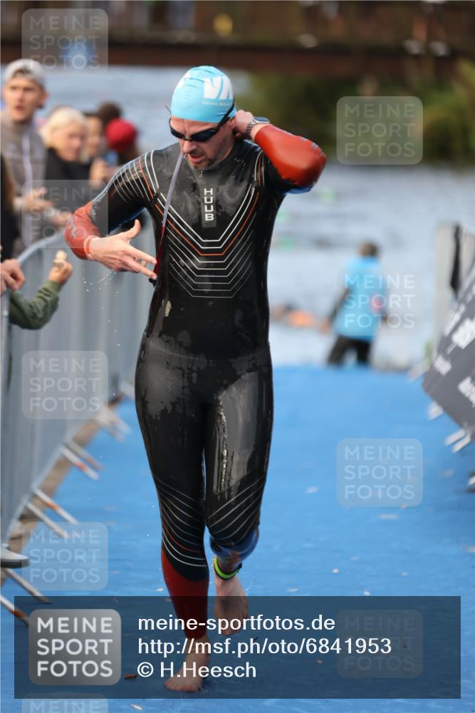 25.08.2024 - Elbe Triathlon Hamburg H.Heesch http://msf.ph/oto/6841953 25.08.2024 08:45:12 Schwimmen 168 meine-sportfotos.de