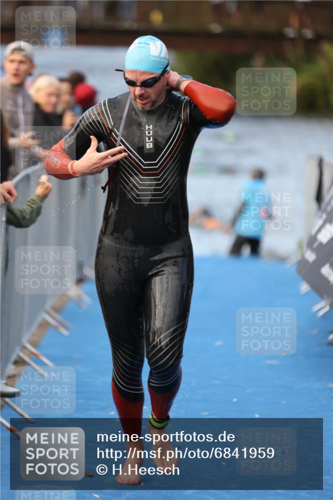 25.08.2024 - Elbe Triathlon Hamburg H.Heesch http://msf.ph/oto/6841959 25.08.2024 08:45:12 Schwimmen 168 meine-sportfotos.de