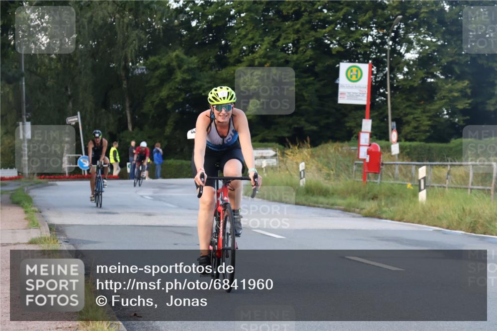 25.08.2024 - Elbe Triathlon Hamburg Fuchs,  Jonas http://msf.ph/oto/6841960 25.08.2024 08:58:13 Radfahren 137, 123, 114, 87 meine-sportfotos.de