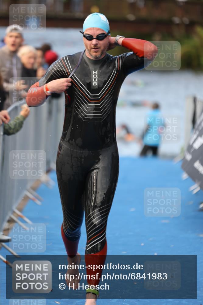 25.08.2024 - Elbe Triathlon Hamburg H.Heesch http://msf.ph/oto/6841983 25.08.2024 08:45:12 Schwimmen 168 meine-sportfotos.de