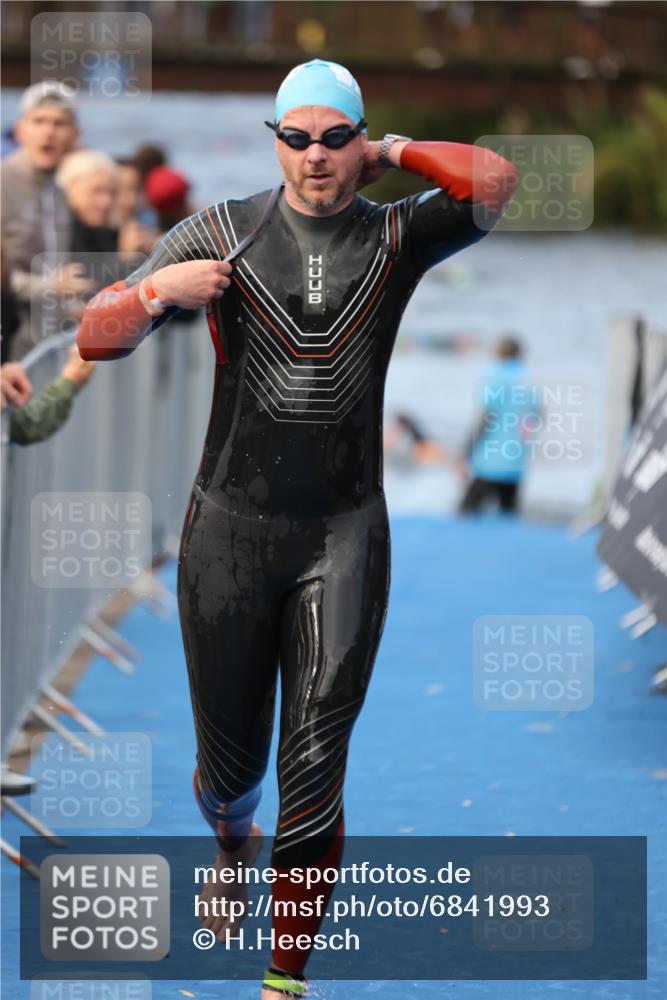 25.08.2024 - Elbe Triathlon Hamburg H.Heesch http://msf.ph/oto/6841993 25.08.2024 08:45:12 Schwimmen 168 meine-sportfotos.de