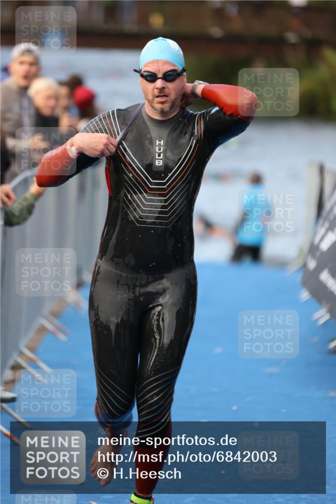 25.08.2024 - Elbe Triathlon Hamburg H.Heesch http://msf.ph/oto/6842003 25.08.2024 08:45:12 Schwimmen 168 meine-sportfotos.de