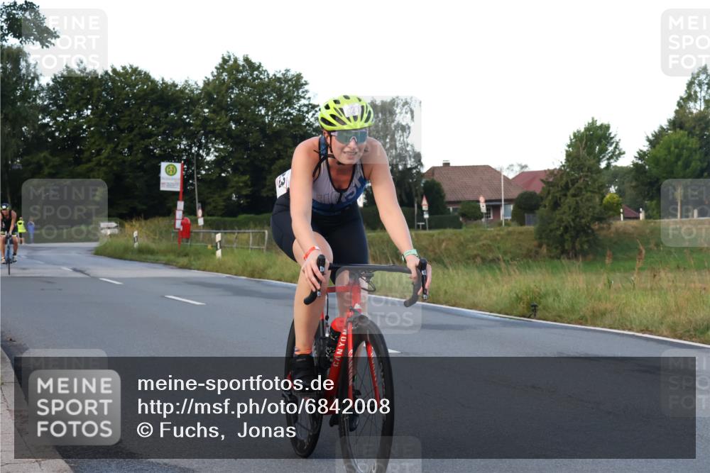 25.08.2024 - Elbe Triathlon Hamburg Fuchs,  Jonas http://msf.ph/oto/6842008 25.08.2024 08:58:14 Radfahren 137, 123, 114, 87 meine-sportfotos.de