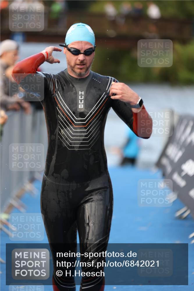 25.08.2024 - Elbe Triathlon Hamburg H.Heesch http://msf.ph/oto/6842021 25.08.2024 08:45:12 Schwimmen 168 meine-sportfotos.de