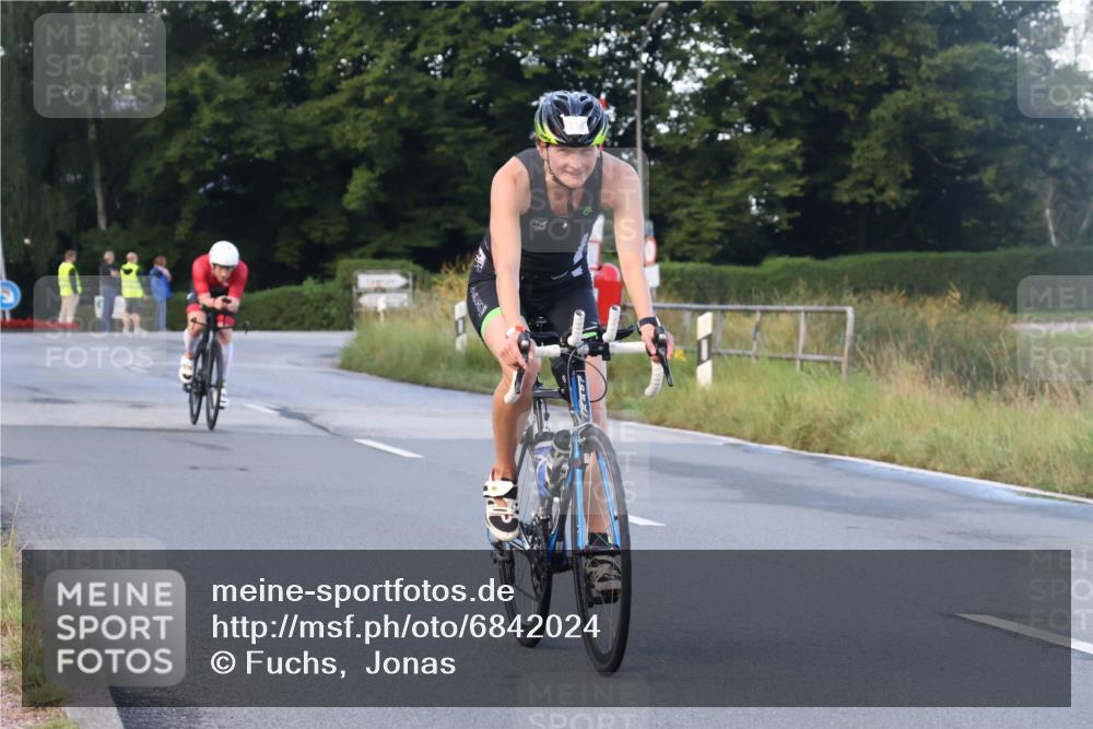 25.08.2024 - Elbe Triathlon Hamburg Fuchs,  Jonas http://msf.ph/oto/6842024 25.08.2024 08:58:17 Radfahren 123, 114, 87 meine-sportfotos.de
