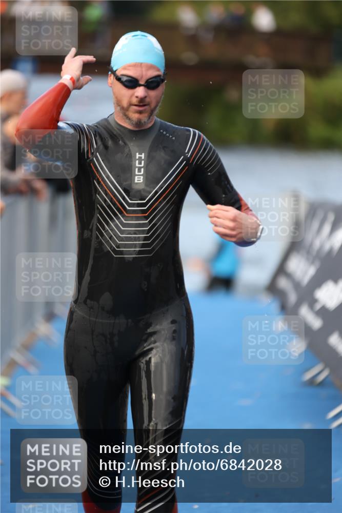 25.08.2024 - Elbe Triathlon Hamburg H.Heesch http://msf.ph/oto/6842028 25.08.2024 08:45:12 Schwimmen 168 meine-sportfotos.de