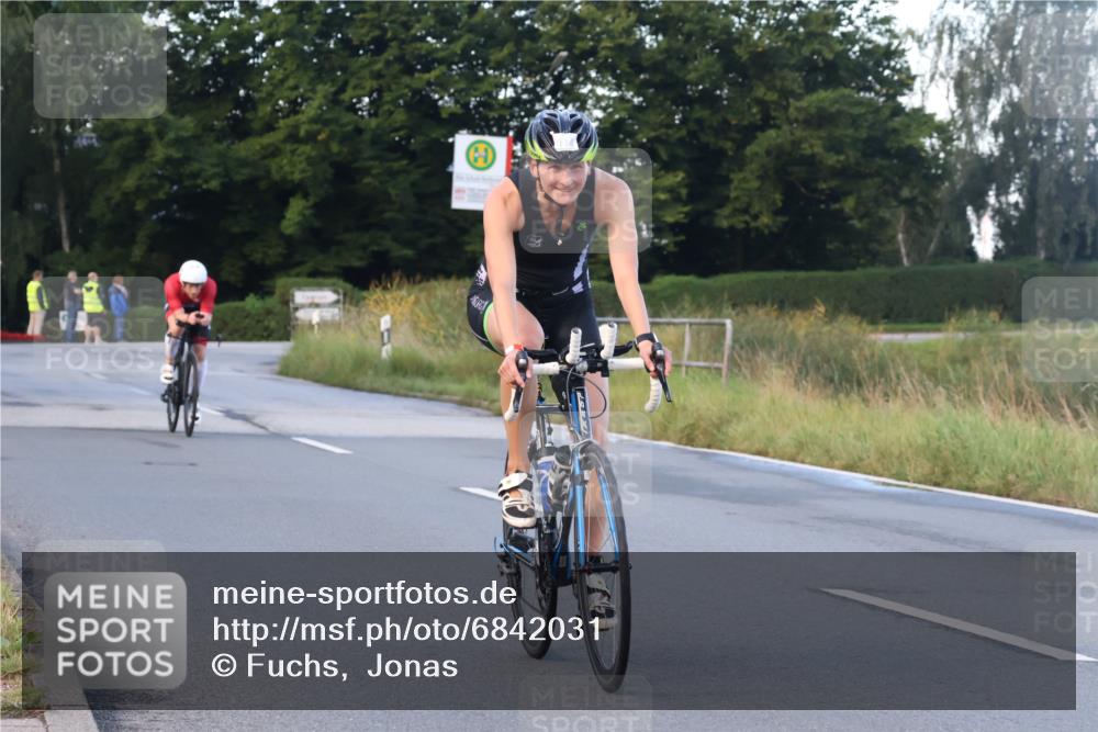 25.08.2024 - Elbe Triathlon Hamburg Fuchs,  Jonas http://msf.ph/oto/6842031 25.08.2024 08:58:17 Radfahren 123, 114, 87 meine-sportfotos.de