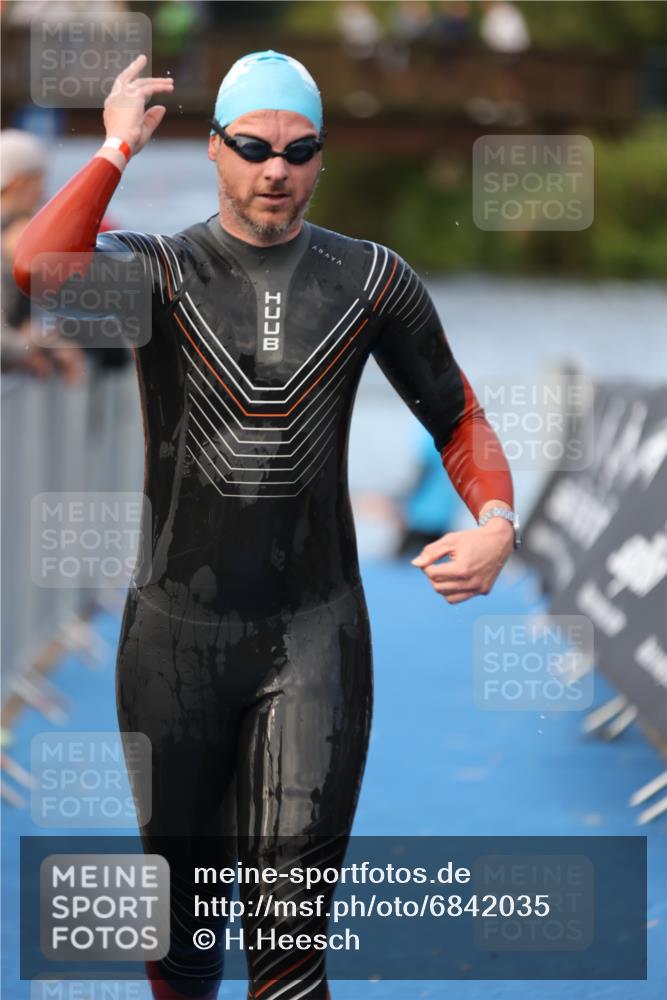 25.08.2024 - Elbe Triathlon Hamburg H.Heesch http://msf.ph/oto/6842035 25.08.2024 08:45:12 Schwimmen 168 meine-sportfotos.de