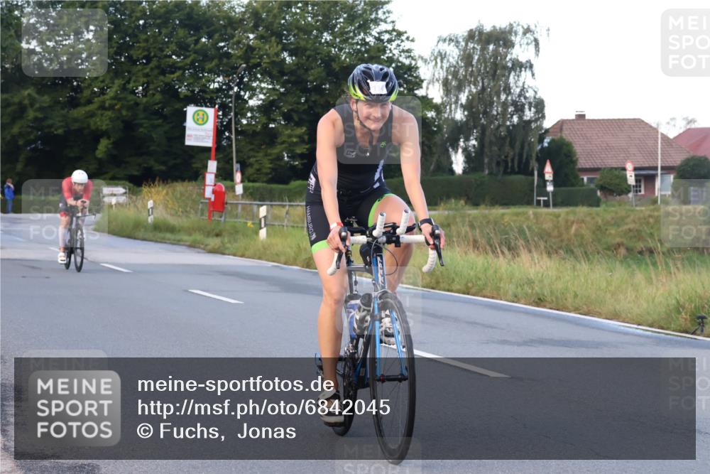 25.08.2024 - Elbe Triathlon Hamburg Fuchs,  Jonas http://msf.ph/oto/6842045 25.08.2024 08:58:17 Radfahren 123, 114, 87 meine-sportfotos.de