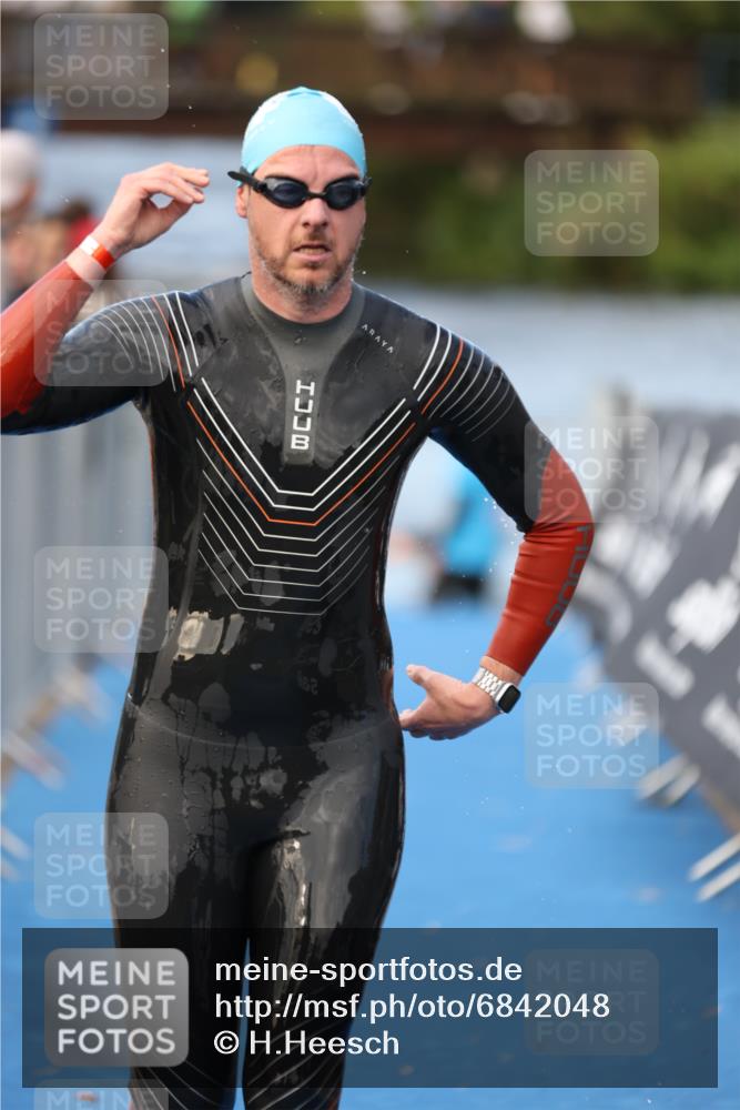 25.08.2024 - Elbe Triathlon Hamburg H.Heesch http://msf.ph/oto/6842048 25.08.2024 08:45:13 Schwimmen 168 meine-sportfotos.de