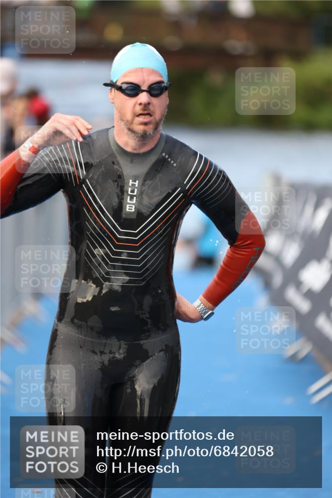 25.08.2024 - Elbe Triathlon Hamburg H.Heesch http://msf.ph/oto/6842058 25.08.2024 08:45:13 Schwimmen 168 meine-sportfotos.de