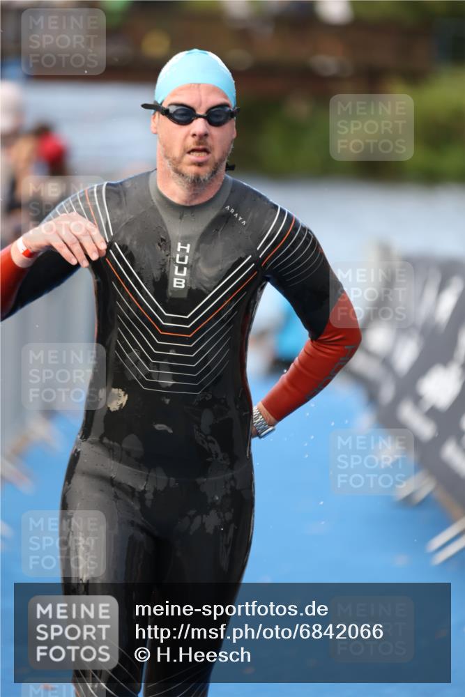25.08.2024 - Elbe Triathlon Hamburg H.Heesch http://msf.ph/oto/6842066 25.08.2024 08:45:13 Schwimmen 168 meine-sportfotos.de