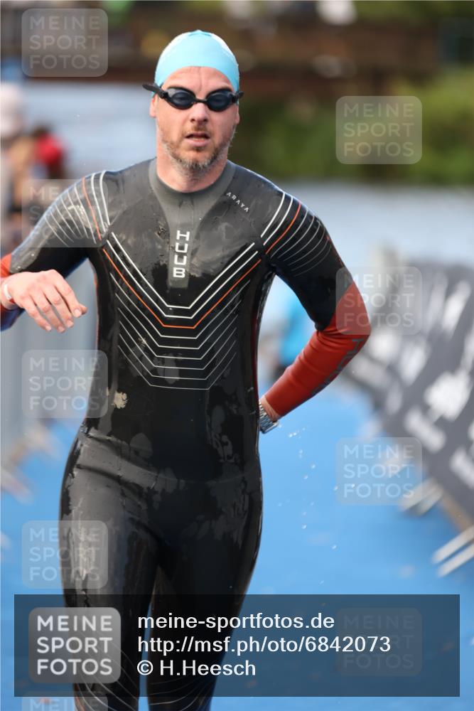 25.08.2024 - Elbe Triathlon Hamburg H.Heesch http://msf.ph/oto/6842073 25.08.2024 08:45:13 Schwimmen 168 meine-sportfotos.de