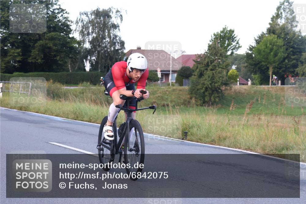 25.08.2024 - Elbe Triathlon Hamburg Fuchs,  Jonas http://msf.ph/oto/6842075 25.08.2024 08:58:19 Radfahren 123, 114, 87 meine-sportfotos.de