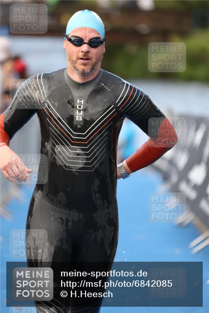 25.08.2024 - Elbe Triathlon Hamburg H.Heesch http://msf.ph/oto/6842085 25.08.2024 08:45:13 Schwimmen 168 meine-sportfotos.de