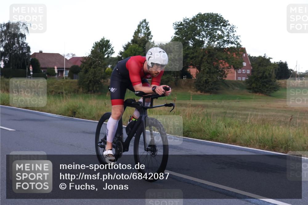 25.08.2024 - Elbe Triathlon Hamburg Fuchs,  Jonas http://msf.ph/oto/6842087 25.08.2024 08:58:19 Radfahren 123, 114, 87 meine-sportfotos.de