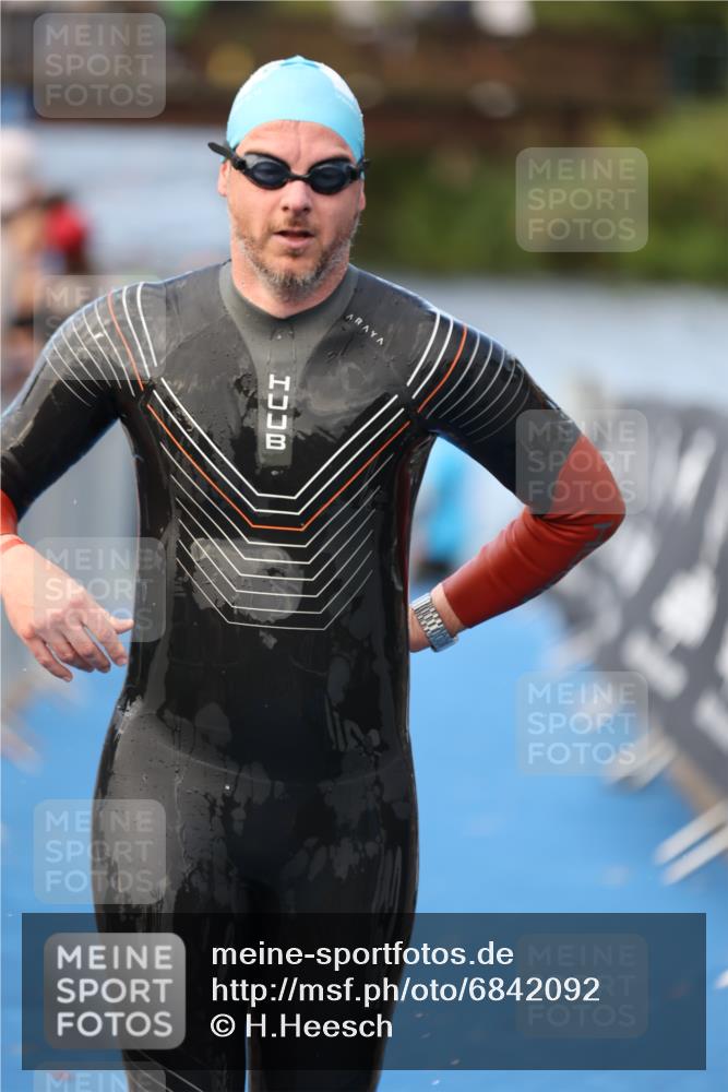 25.08.2024 - Elbe Triathlon Hamburg H.Heesch http://msf.ph/oto/6842092 25.08.2024 08:45:13 Schwimmen 168 meine-sportfotos.de
