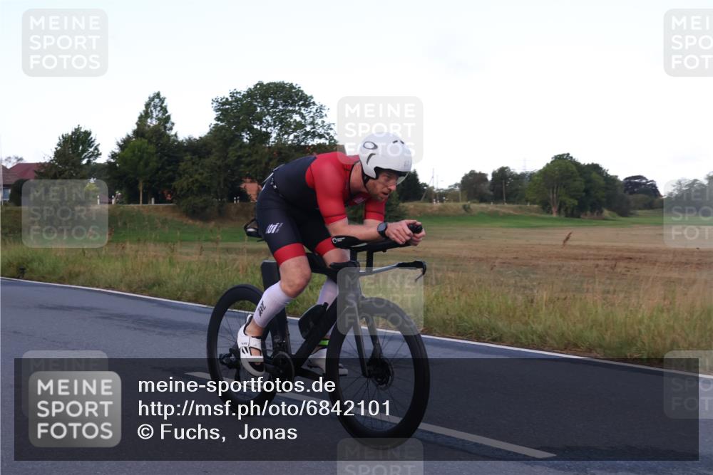 25.08.2024 - Elbe Triathlon Hamburg Fuchs,  Jonas http://msf.ph/oto/6842101 25.08.2024 08:58:20 Radfahren 123, 114, 87 meine-sportfotos.de