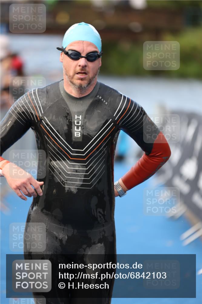 25.08.2024 - Elbe Triathlon Hamburg H.Heesch http://msf.ph/oto/6842103 25.08.2024 08:45:13 Schwimmen 168 meine-sportfotos.de