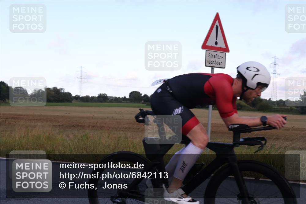25.08.2024 - Elbe Triathlon Hamburg Fuchs,  Jonas http://msf.ph/oto/6842113 25.08.2024 08:58:20 Radfahren 123, 114, 87 meine-sportfotos.de