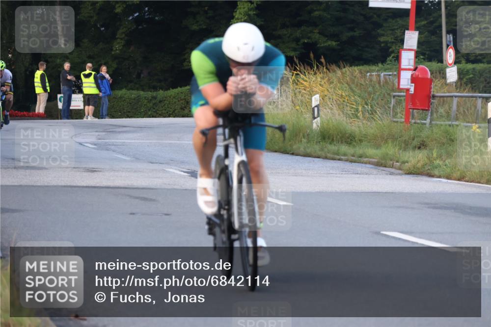25.08.2024 - Elbe Triathlon Hamburg Fuchs,  Jonas http://msf.ph/oto/6842114 25.08.2024 08:58:29 Radfahren 43, 69 meine-sportfotos.de