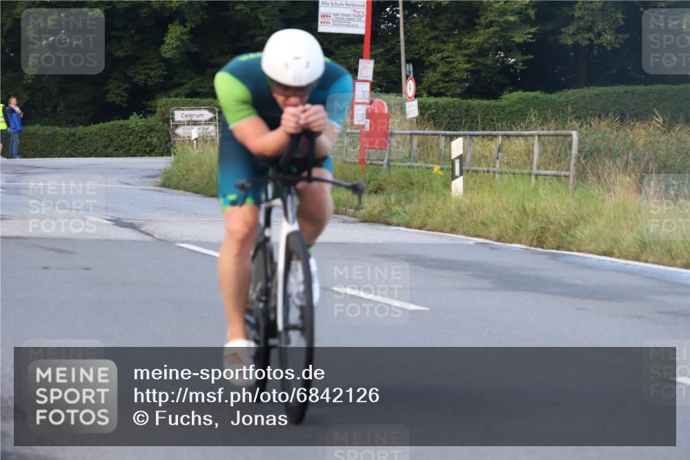 25.08.2024 - Elbe Triathlon Hamburg Fuchs,  Jonas http://msf.ph/oto/6842126 25.08.2024 08:58:29 Radfahren 43, 69 meine-sportfotos.de