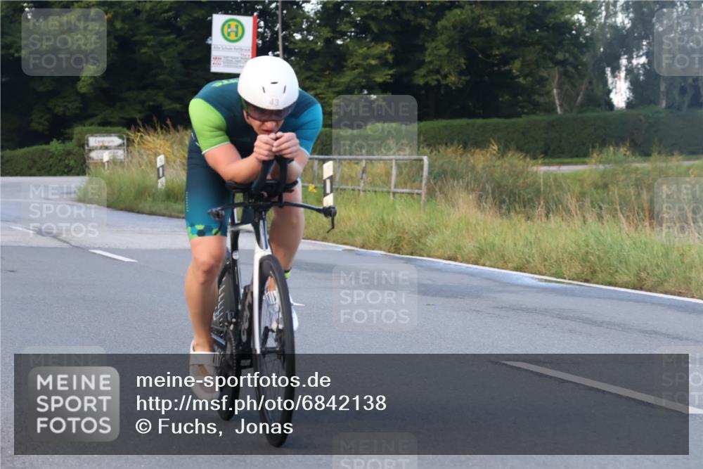 25.08.2024 - Elbe Triathlon Hamburg Fuchs,  Jonas http://msf.ph/oto/6842138 25.08.2024 08:58:29 Radfahren 43, 69 meine-sportfotos.de