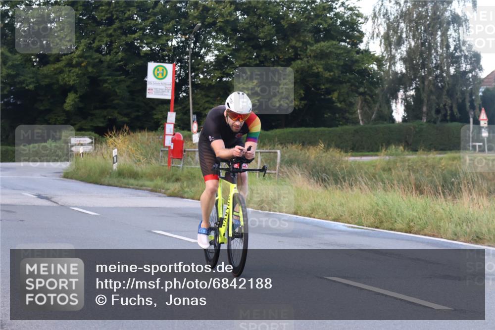 25.08.2024 - Elbe Triathlon Hamburg Fuchs,  Jonas http://msf.ph/oto/6842188 25.08.2024 08:58:42 Radfahren 54, 41, 33 meine-sportfotos.de