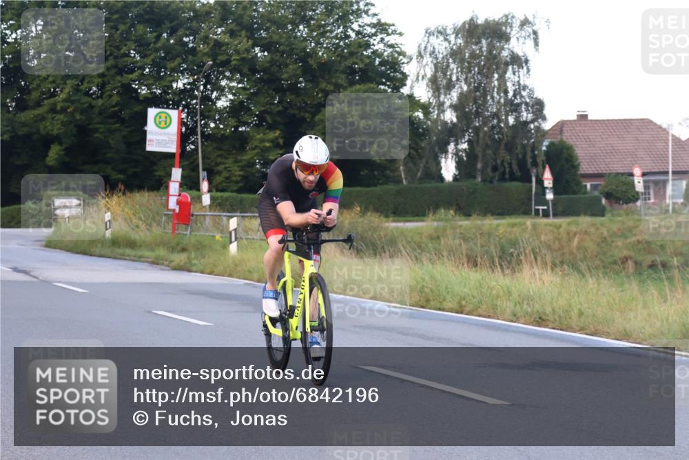 25.08.2024 - Elbe Triathlon Hamburg Fuchs,  Jonas http://msf.ph/oto/6842196 25.08.2024 08:58:42 Radfahren 54, 41, 33 meine-sportfotos.de
