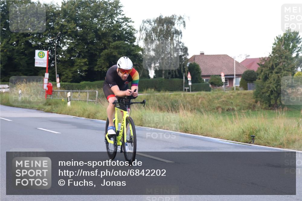25.08.2024 - Elbe Triathlon Hamburg Fuchs,  Jonas http://msf.ph/oto/6842202 25.08.2024 08:58:42 Radfahren 54, 41, 33 meine-sportfotos.de