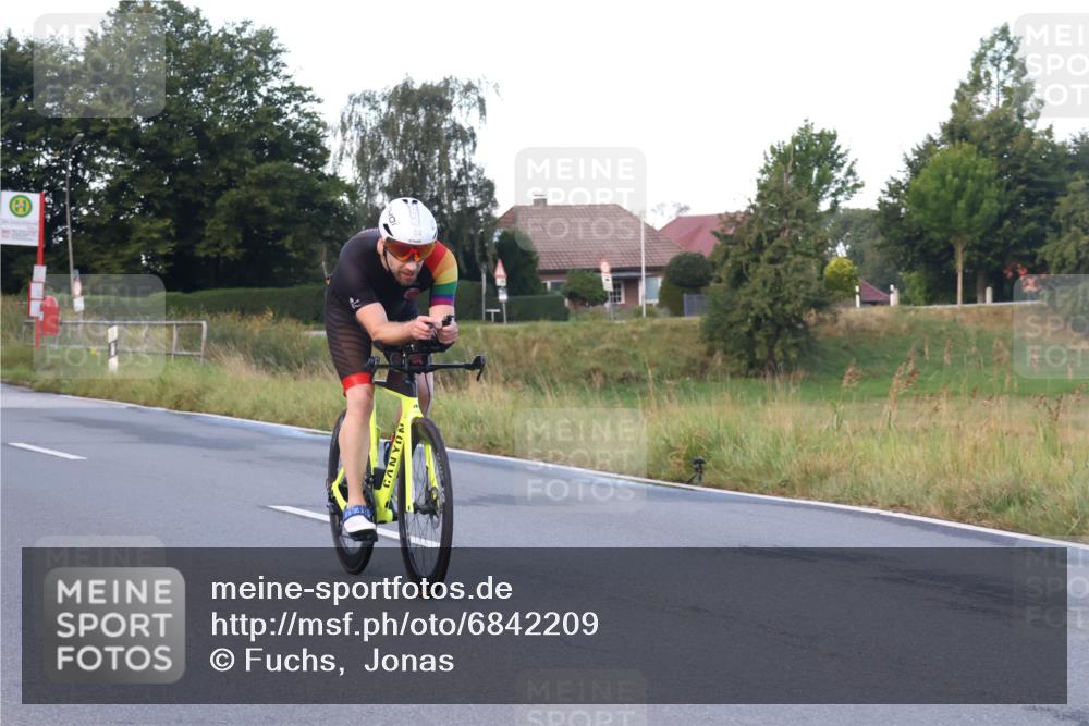 25.08.2024 - Elbe Triathlon Hamburg Fuchs,  Jonas http://msf.ph/oto/6842209 25.08.2024 08:58:42 Radfahren 54, 41, 33 meine-sportfotos.de