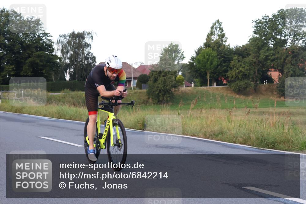 25.08.2024 - Elbe Triathlon Hamburg Fuchs,  Jonas http://msf.ph/oto/6842214 25.08.2024 08:58:42 Radfahren 54, 41, 33 meine-sportfotos.de