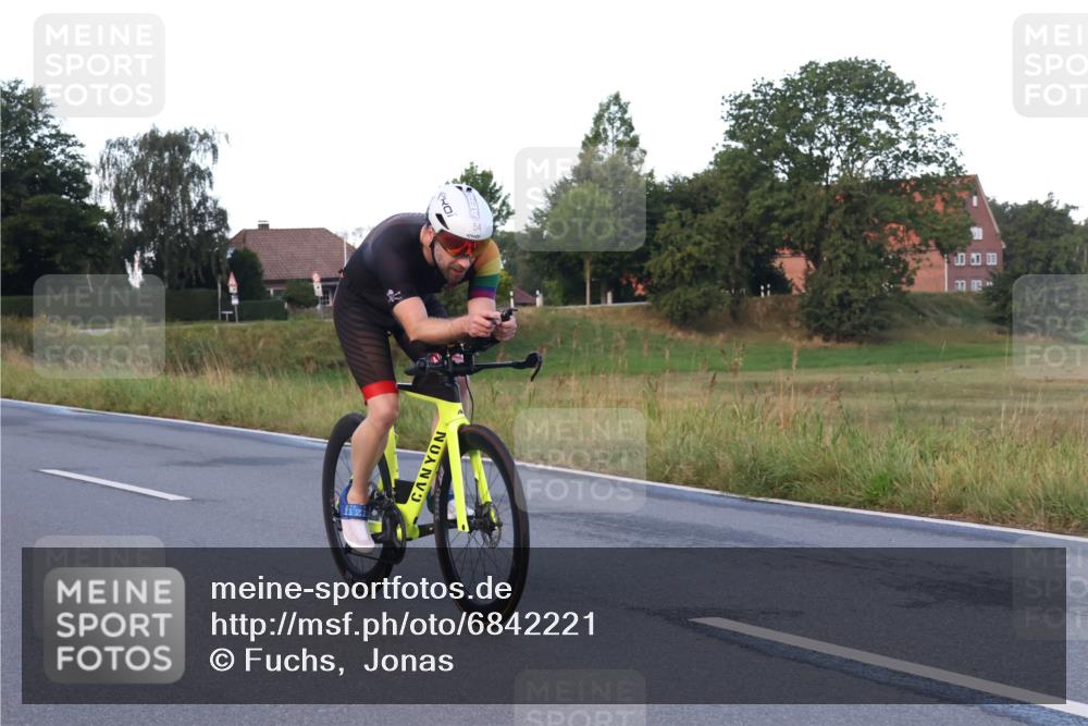 25.08.2024 - Elbe Triathlon Hamburg Fuchs,  Jonas http://msf.ph/oto/6842221 25.08.2024 08:58:43 Radfahren 54, 41, 33 meine-sportfotos.de