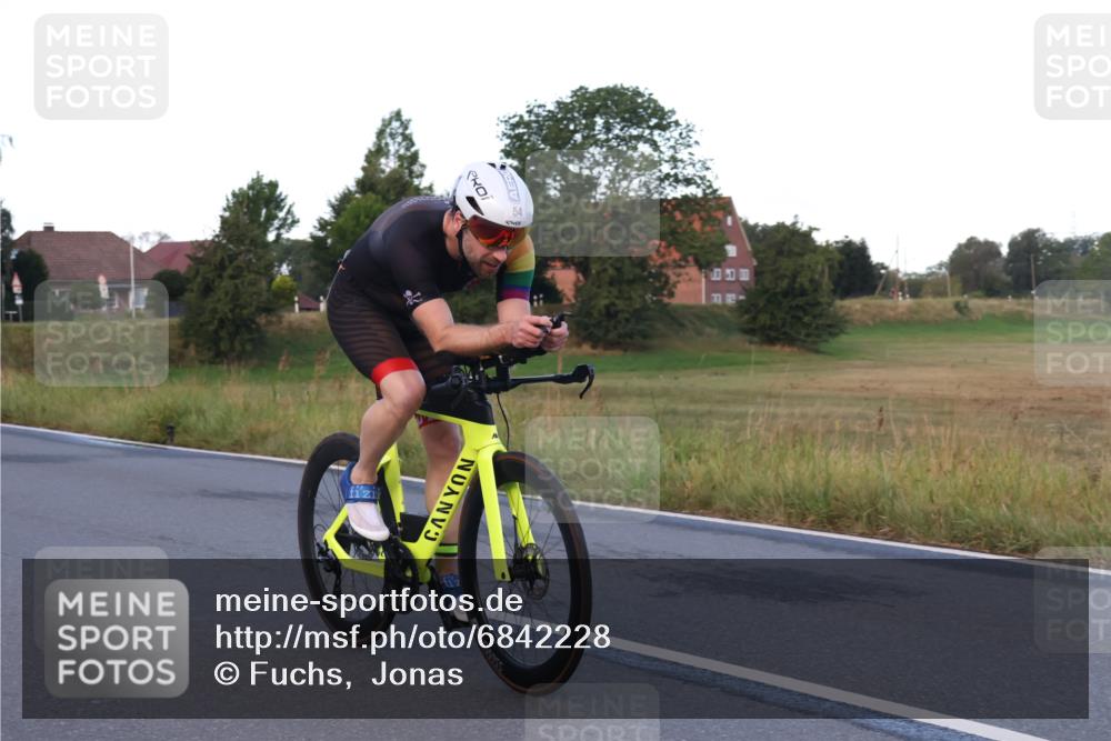 25.08.2024 - Elbe Triathlon Hamburg Fuchs,  Jonas http://msf.ph/oto/6842228 25.08.2024 08:58:43 Radfahren 54, 41, 33 meine-sportfotos.de