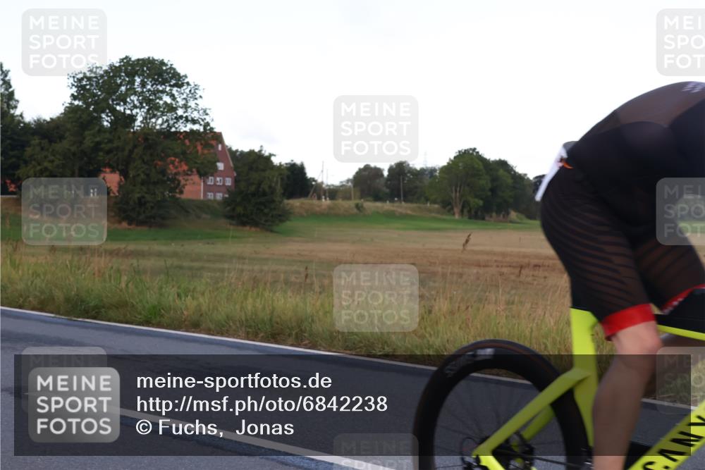 25.08.2024 - Elbe Triathlon Hamburg Fuchs,  Jonas http://msf.ph/oto/6842238 25.08.2024 08:58:43 Radfahren 54, 41, 33 meine-sportfotos.de