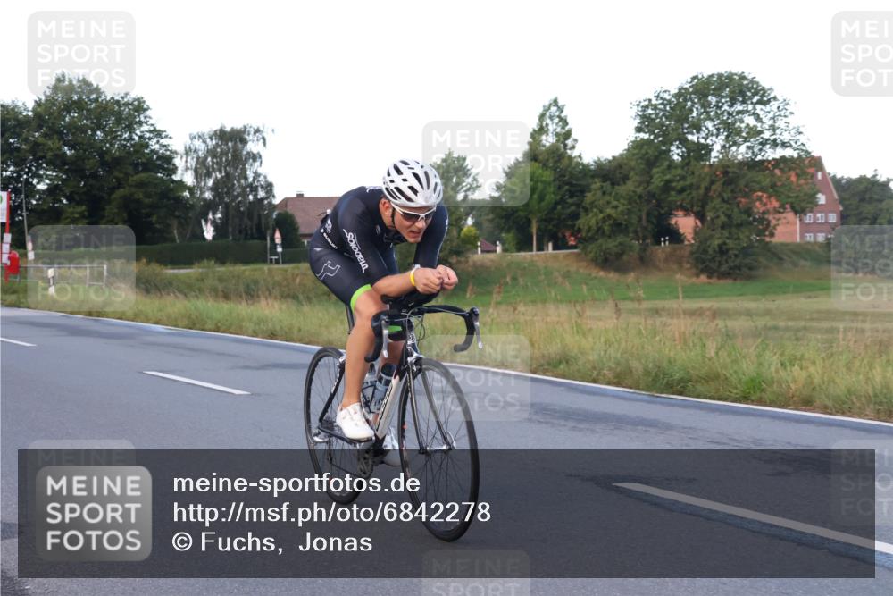 25.08.2024 - Elbe Triathlon Hamburg Fuchs,  Jonas http://msf.ph/oto/6842278 25.08.2024 08:58:46 Radfahren 54, 41, 33 meine-sportfotos.de